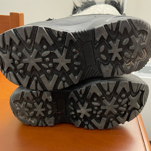 ColdFront Winter Boots w/Furry Trim W7 Like New - Picture 4 of 4